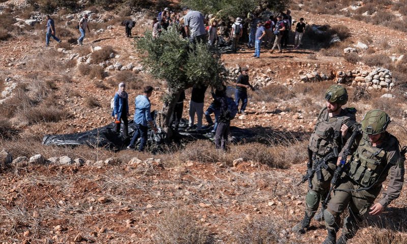 חוות גלעד: שני שוטרים פלסטינים נפגעו מירי
