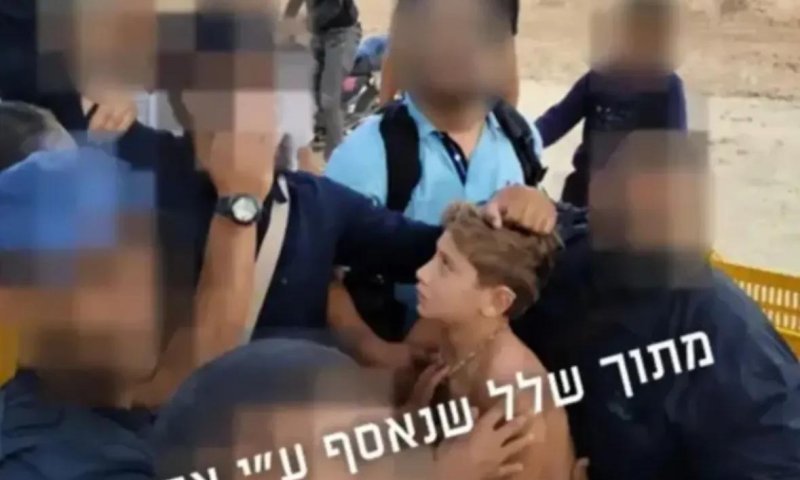 תיעוד מזעזע: עשרות מחבלי חמאס מלטפים את יגיל יעקב
