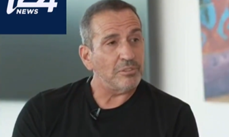 המגישה אמרה "בעזרת ה'"; איל ודלמן הזדעק: "איך הוא קשור?"