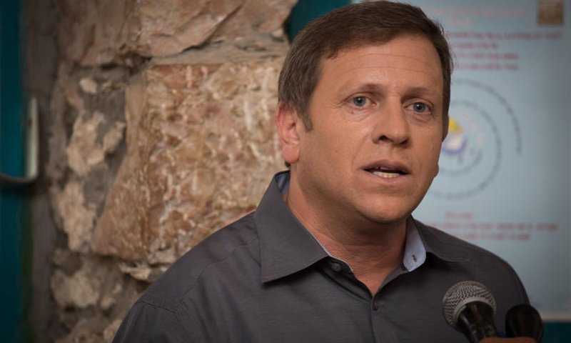 חגי לובר משיב לאלי אלבג: "אתה לא רשאי לבוז לי"