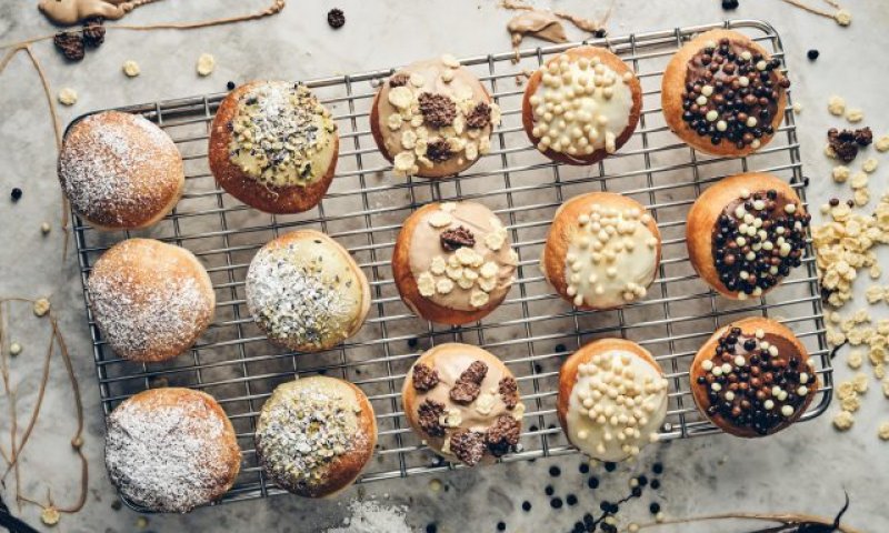 פותחים בסטייל: כך תכינו סופגניות מושקעות בבית