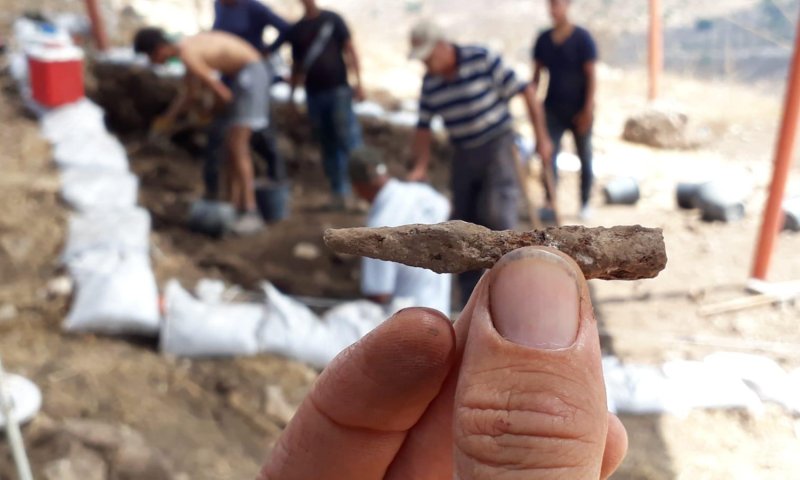 ד"ש מהמרד הגדול: ערב ט' באב נחשף ראש חץ רומי