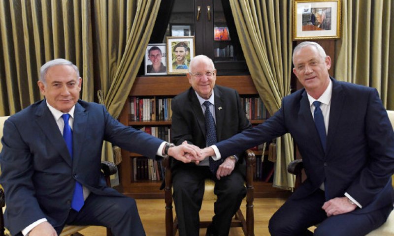 נתניהו וגנץ חותמים על הקמת ממשלת אחדות