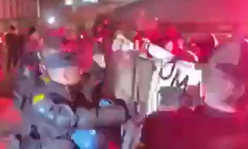 רגע לפני המשחק ישראל- צרפת: התפרעויות של מאות מוסלמים בפריז