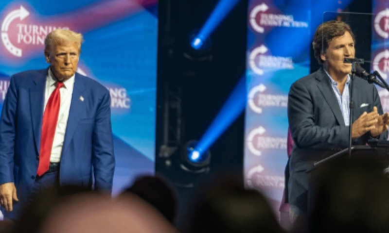 סופג אש: השדרן האנטי ישראלי תחת מתקפה מהימין האמריקאי