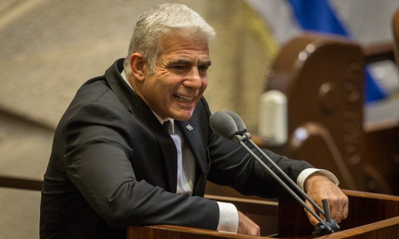 לפיד חושש מנתניהו? הסכים לדחות דיון '40 חתימות'