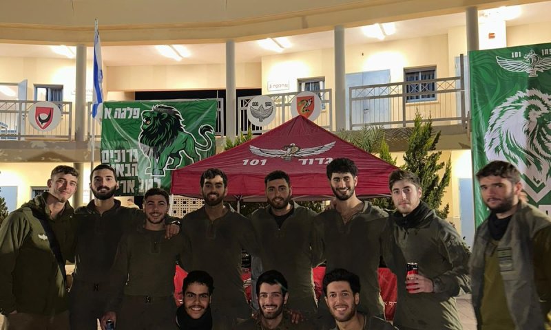 אחרי הביקורת: לוחמי הצנחנים יוצאים להתרעננות