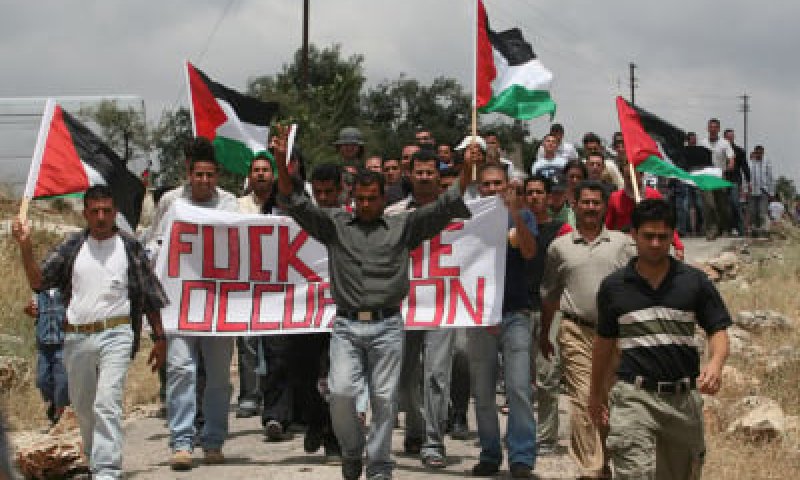 ארגון נפגעי הטרור: להוציא צווי הגבלה למפגיני בלעין