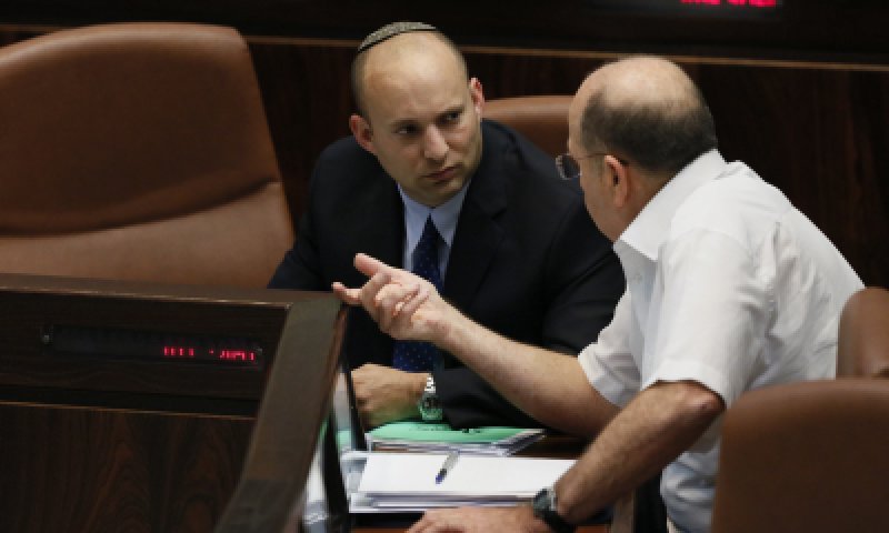 יעלון נגד בנט: "התבטאות ילדותית ומופקרת"