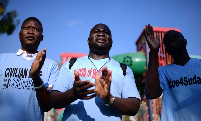 אירופה: ניתן להשיב את הסודנים לארצם גם בכפייה