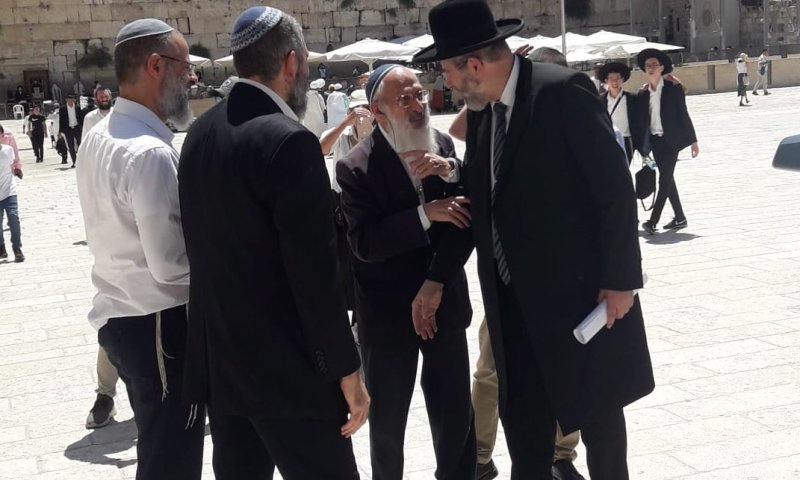 אחרי מינוי הרב אבינר לנשיא: הרב הראשי הגיע לביקור בישיבה