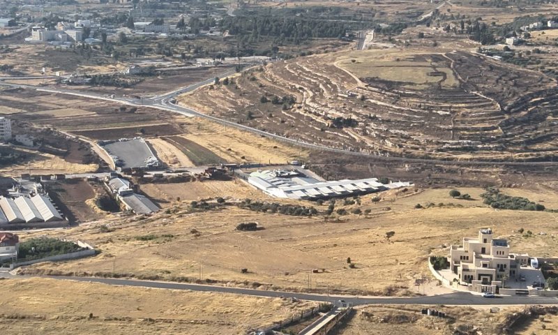 צופה על המנהל האזרחי: הפלסטינים סללו כביש בלתי חוקי