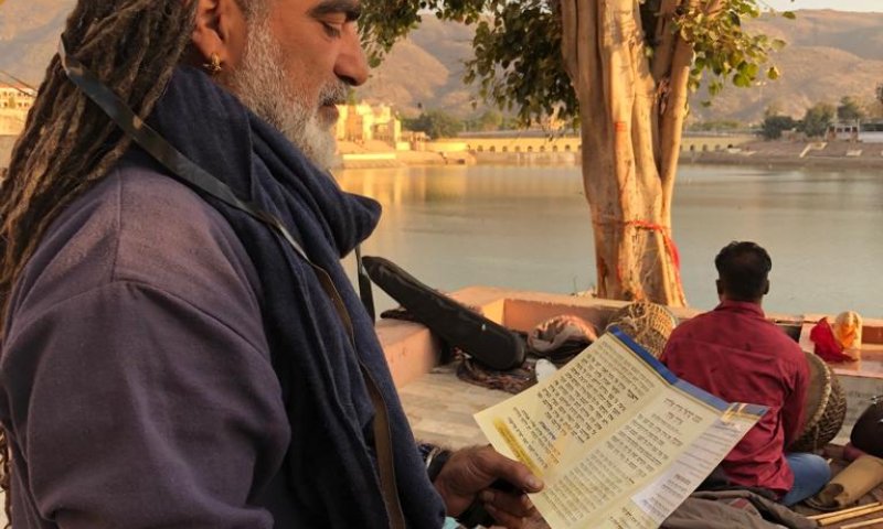 אל תתנו לראסטות להטעות: מוש בן ארי מתחזק בהודו