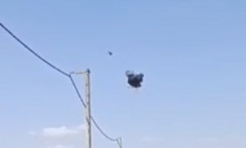 צפו: המסוק מיירט את הכטב"מ החות'י בצרור מתותח