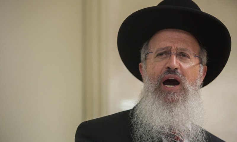 "רבנים קלי דעת שאין ביניהם לתורה מאומה"