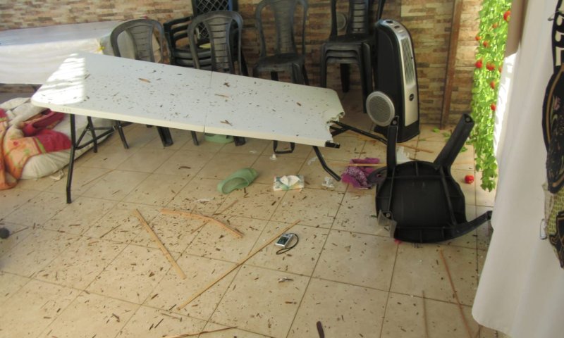 במשקל 15 ק"ג: טיל פגע בסוכת הרב רוט בבני ברק