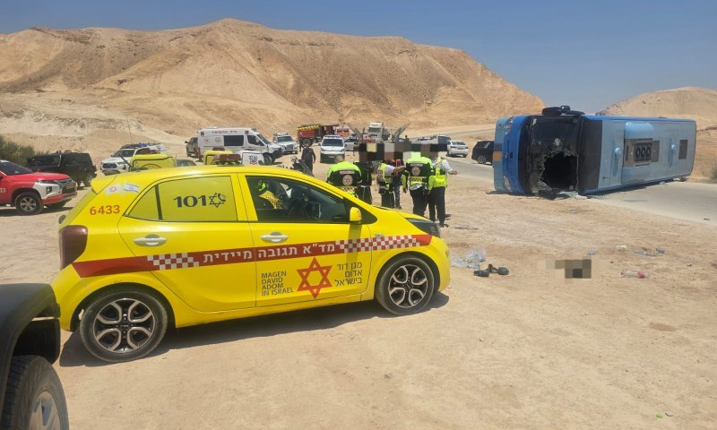 אוטובוס התהפך בצומת אלמוג; 7 פצועים בהם אחד בינוני