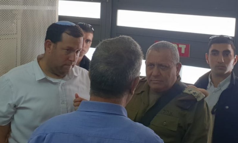 הרמטכ"ל בזירת הפיגוע: 'פועלים ללכידת המחבל'