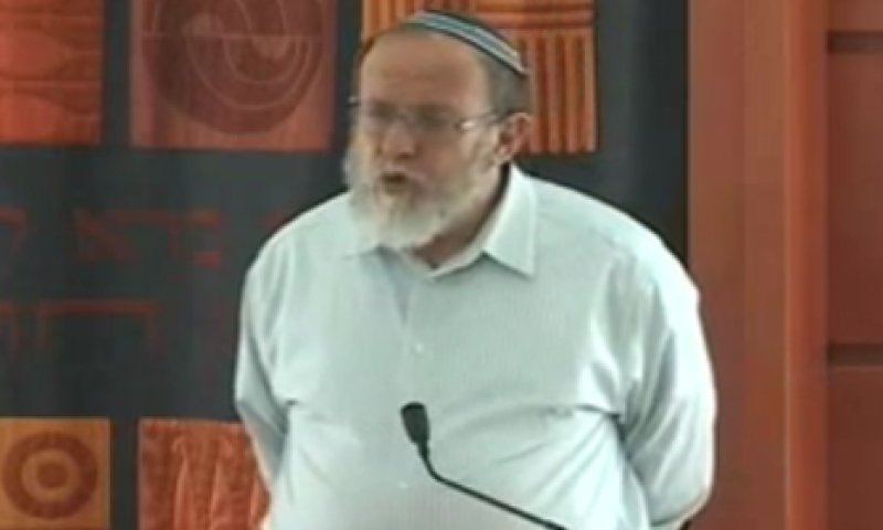 איך מתמודדים עם הרוע בעולם? צפו בשיעורו של הרב אלי סדן