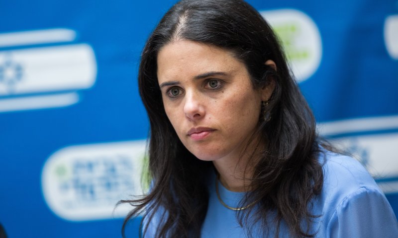 "מה שקד תגיד לנשים הדתיות שהצביעו עבורה?"