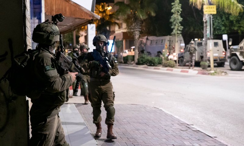 שלוש מחרטות לייצור נשק אותרו; 11 מבוקשים נעצרו