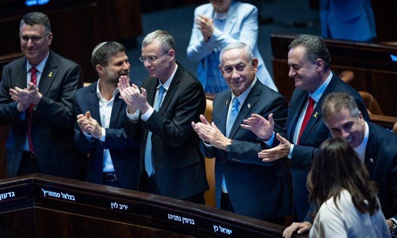 דיווח: נתניהו שוקל להדיח את השר הבכיר; כל הפרטים