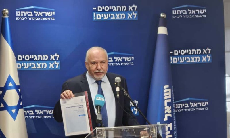 לא רק החרדים: ליברמן מציע לשלול זכות בחירה גם מאסירים