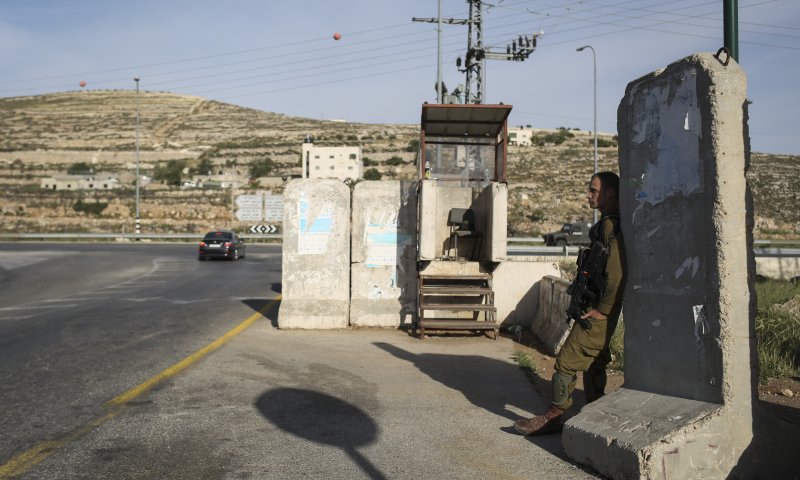 פיגוע דקירה בקרית ארבע, המחבל נוטרל; אין נפגעים