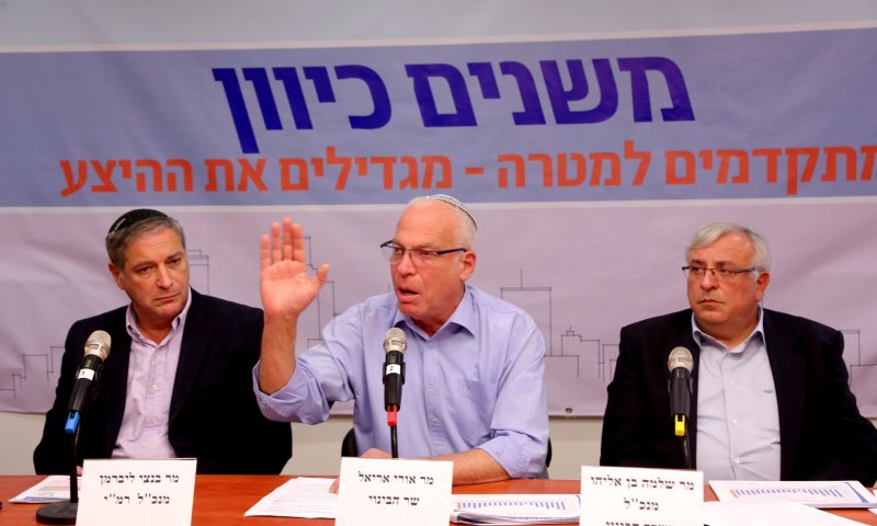 אורי אריאל שבר שיא: 50,500 דירות בשנת 2014