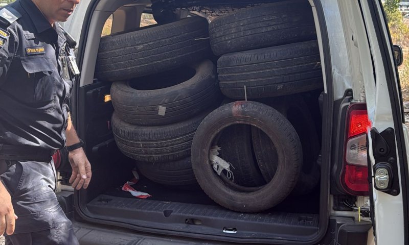 המשטרה תפסה מצבור צמיגים שנועדו לחסום את כביש 1