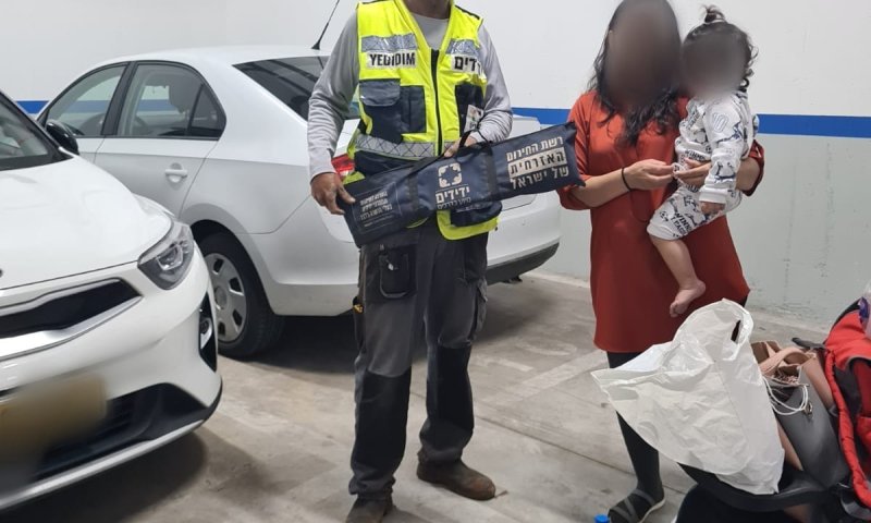 ראש העין: פעוט בן שנתיים ננעל ברכב וחולץ בשלום