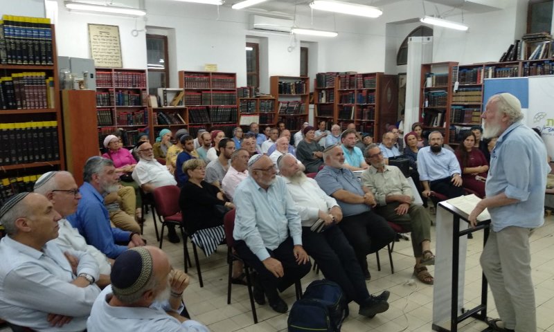 "מצד אחד איש תורה, מצד שני איש של גנרטורים וקראוונים"