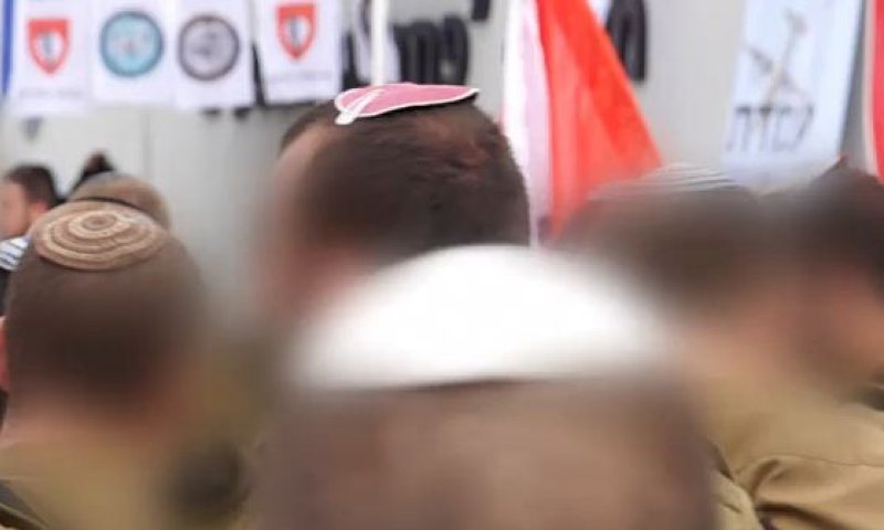 "מוודאים שבנות לא יהיו עם שומרי נגיעה"