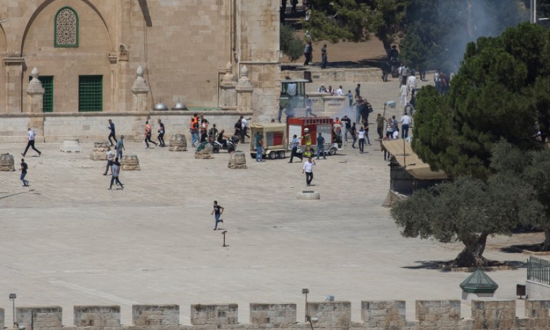 בהנחיית חמאס: התפרעויות והפרות סדר בהר הבית