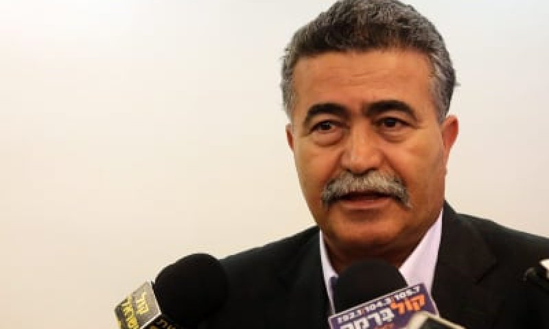 נתניהו לא יפטר את פרץ, שאולי יעשה לו את העבודה