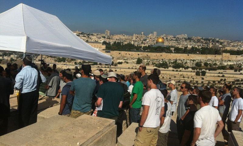 ג' באלול: אלפים על ציון קברו של הראי"ה קוק זצ"ל