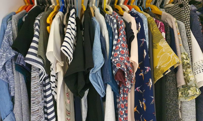 ספריית בגדים: המודל השיתופי שישנה את ענף האופנה