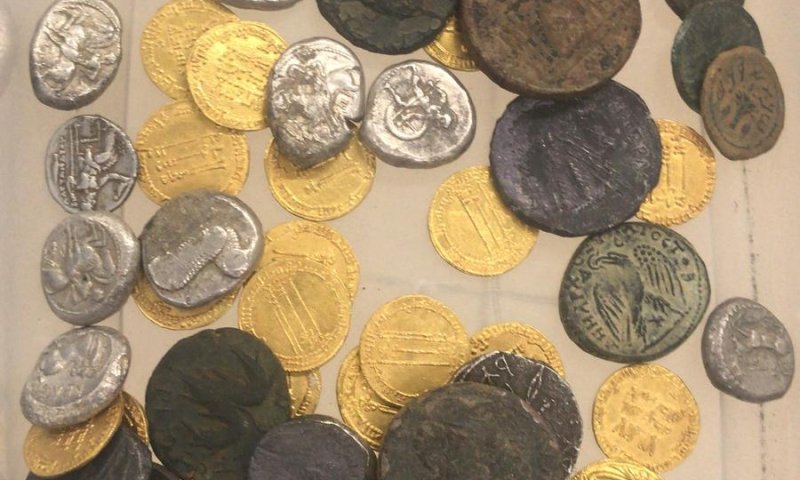 סוכלה הברחת 70 מטבעות עתיקים