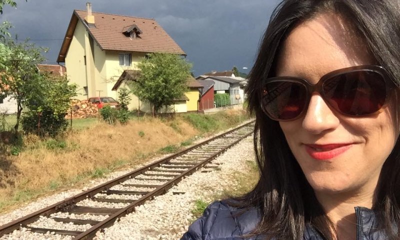 אמילי עמרוסי יוצאת למסע חדש ומפתיע