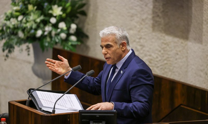 לפיד תוקף: "מהפיכה חד צדדית לשיטת המשטר"