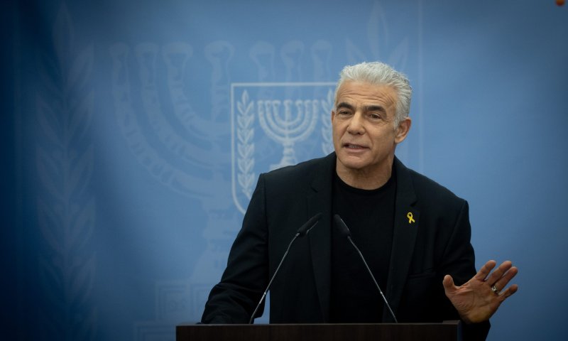 בעקבות החקירה: יאיר לפיד קורא להשהות את מינוי ברוורמן לשגריר