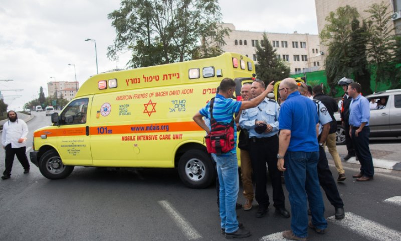 אירוע ירי בלוד: גבר כבן 60 במצב קשה עם חבלת ראש
