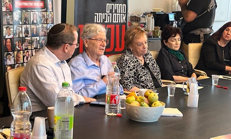 נשיאי העליון בעבר ביקרו את אנשי משפחות החטופים