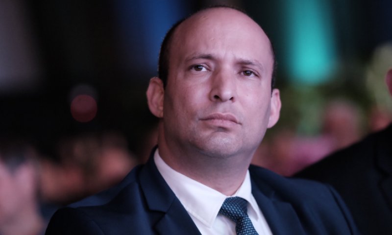 למה הוא לא פורש? 'מלכוד 22' של נפתלי בנט. פרשנות