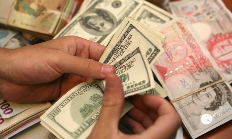 לא עוצר: הדולר מזנק לשיא של שלוש שנים