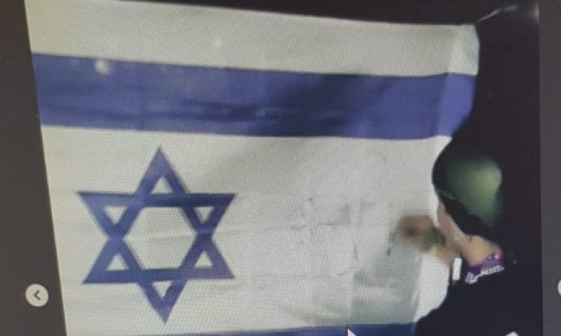 הלהקה שהשחיתה את דגל ישראל הודחה מהפסטיבל