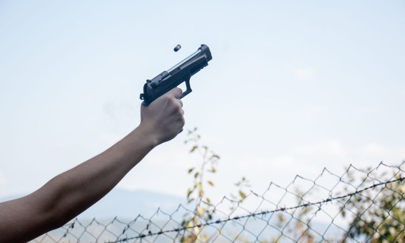 הרצח בכפר עקב: יריות באוויר בעת פריקת קניות