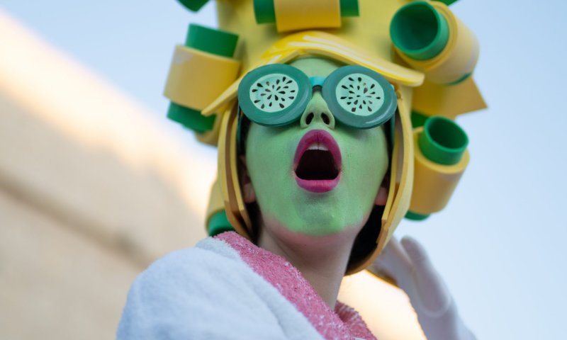 טוויסט בעלילה: מתגייסים למען אמני תיאטרון הרחוב