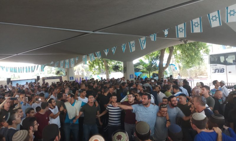 תיעוד: מאות בני"שים כבשו את הבקו"ם. צפו