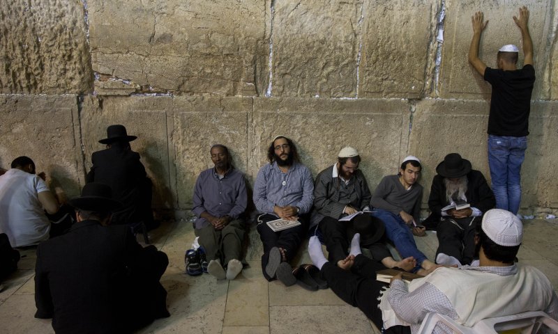 הלכות תשעה באב שחל במוצאי שבת &ndash; לכל העדות